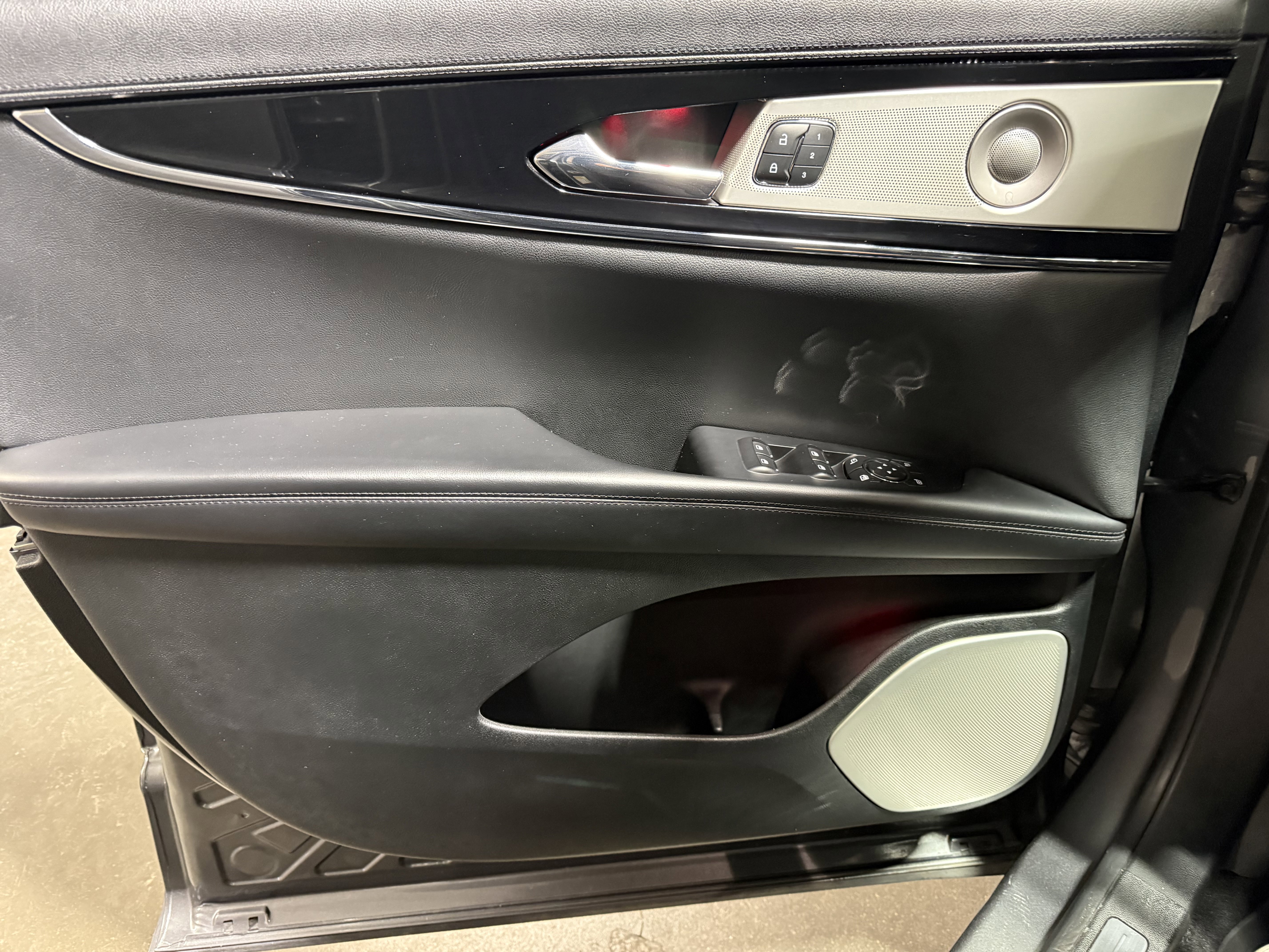 Used 2022 Lincoln Nautilus Reserve w/ Equipment Group 202A image 20