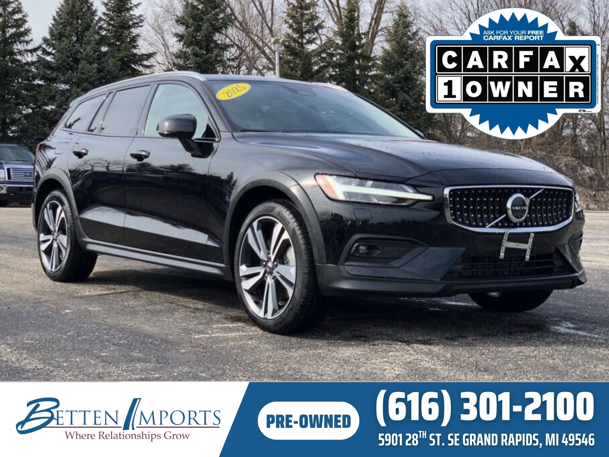 Used 2025 Volvo V60 B5 Cross Country Plus image 1