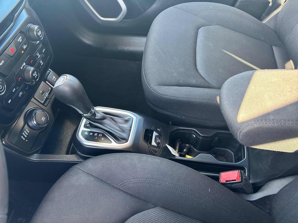 Used 2021 Jeep Renegade Sport w/ Sport Appearance Group image 18