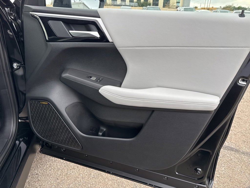 New 2025 Mitsubishi Outlander SE image 31