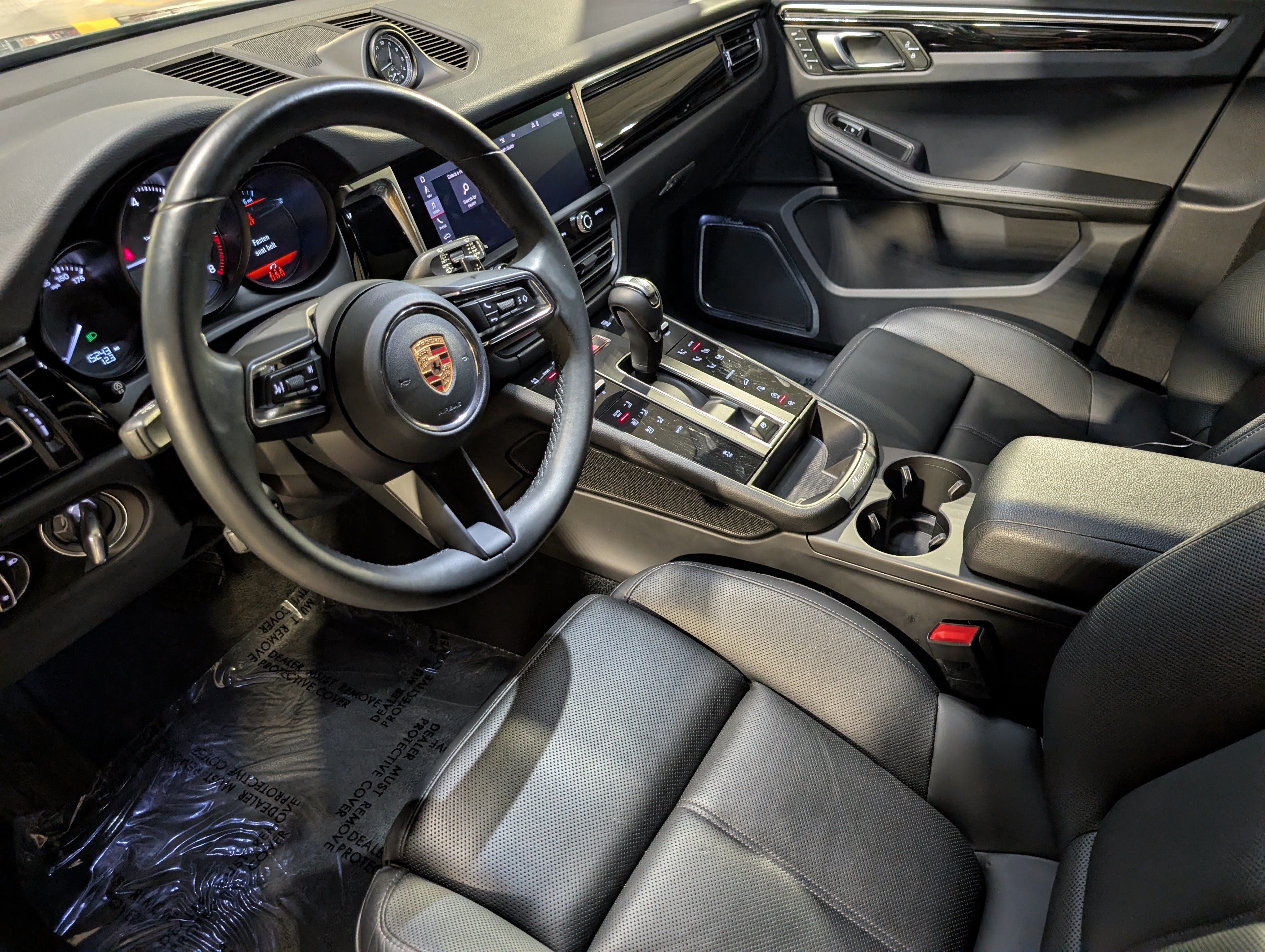 Certified 2023 Porsche Macan Turbo AWD/4WD image 5