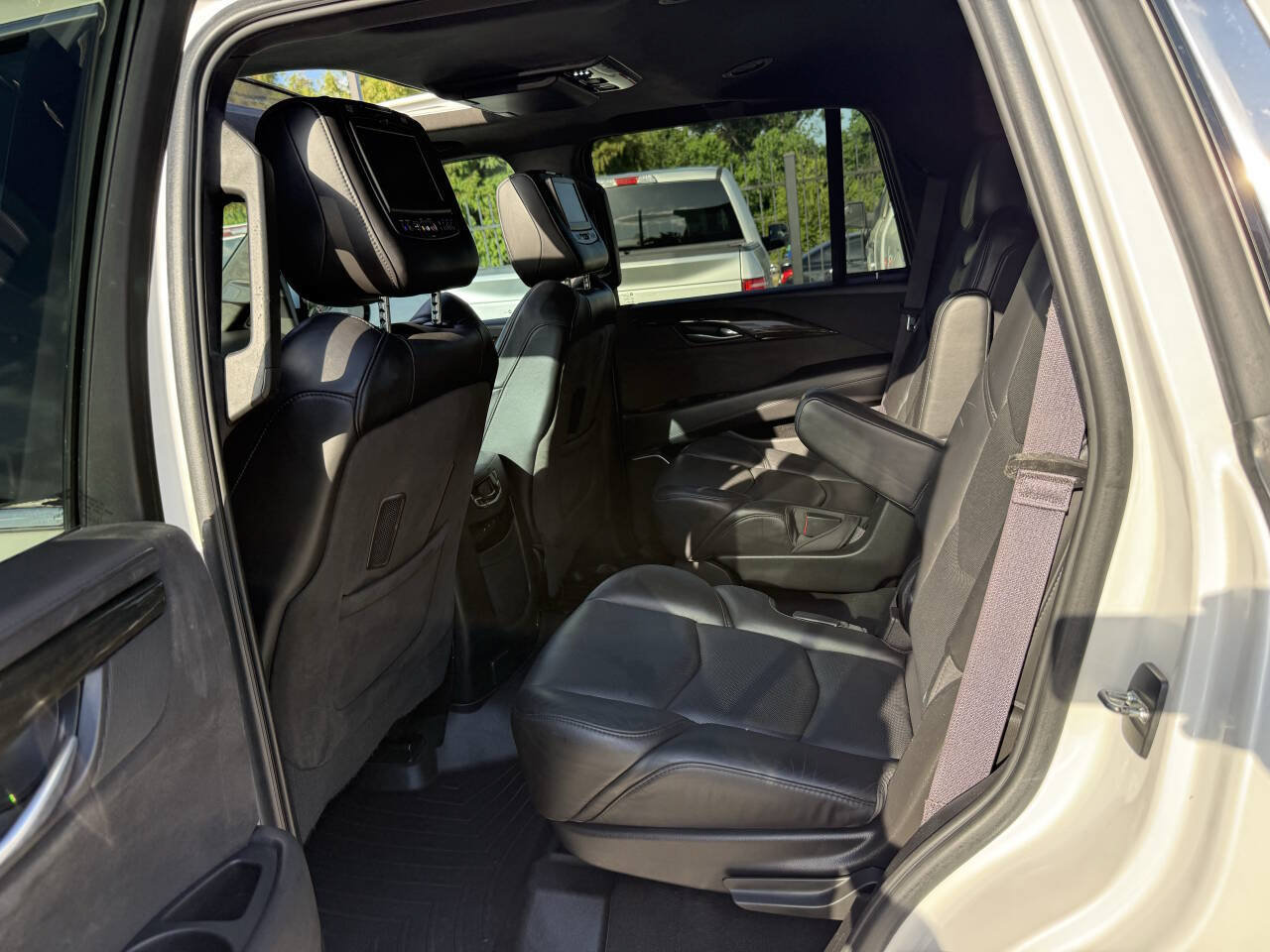 Used 2017 Cadillac Escalade Platinum AWD/4WD image 13