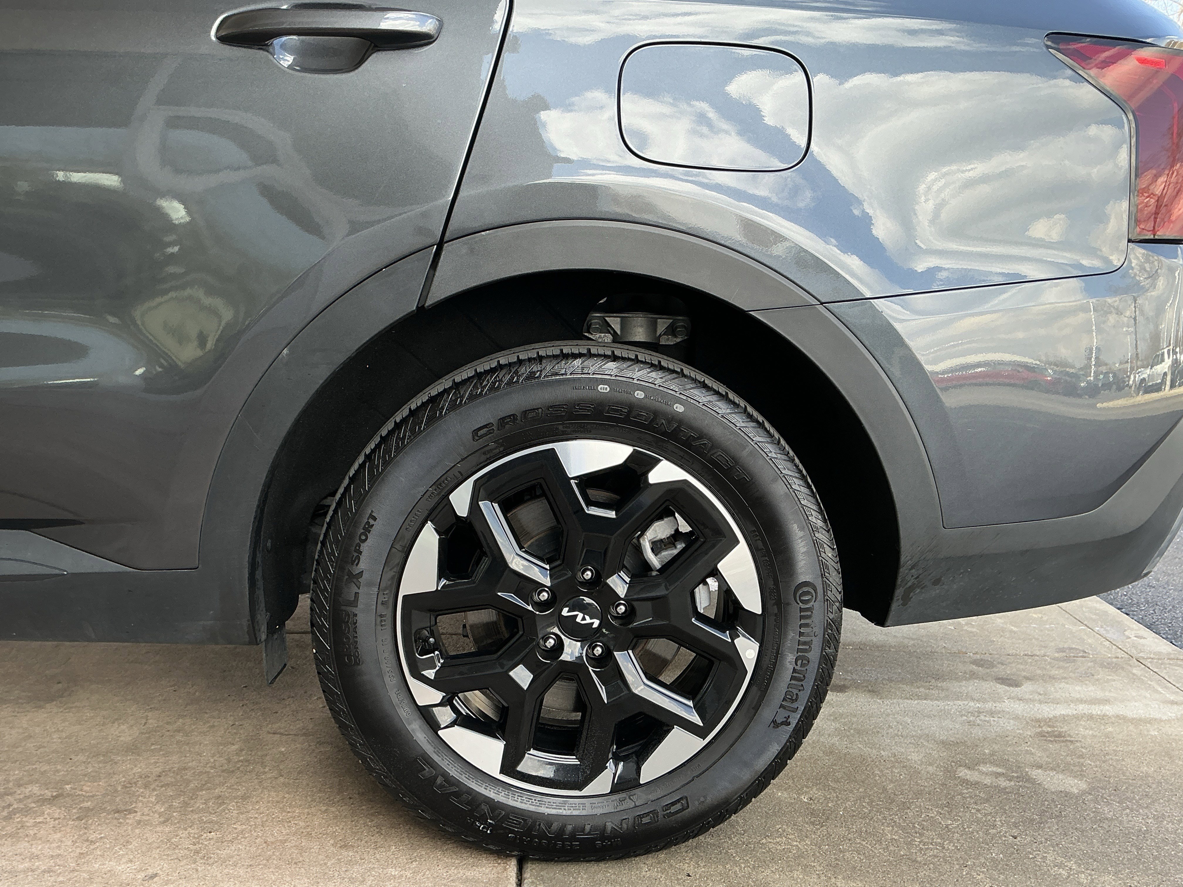 Used 2024 Kia Sorento S image 23