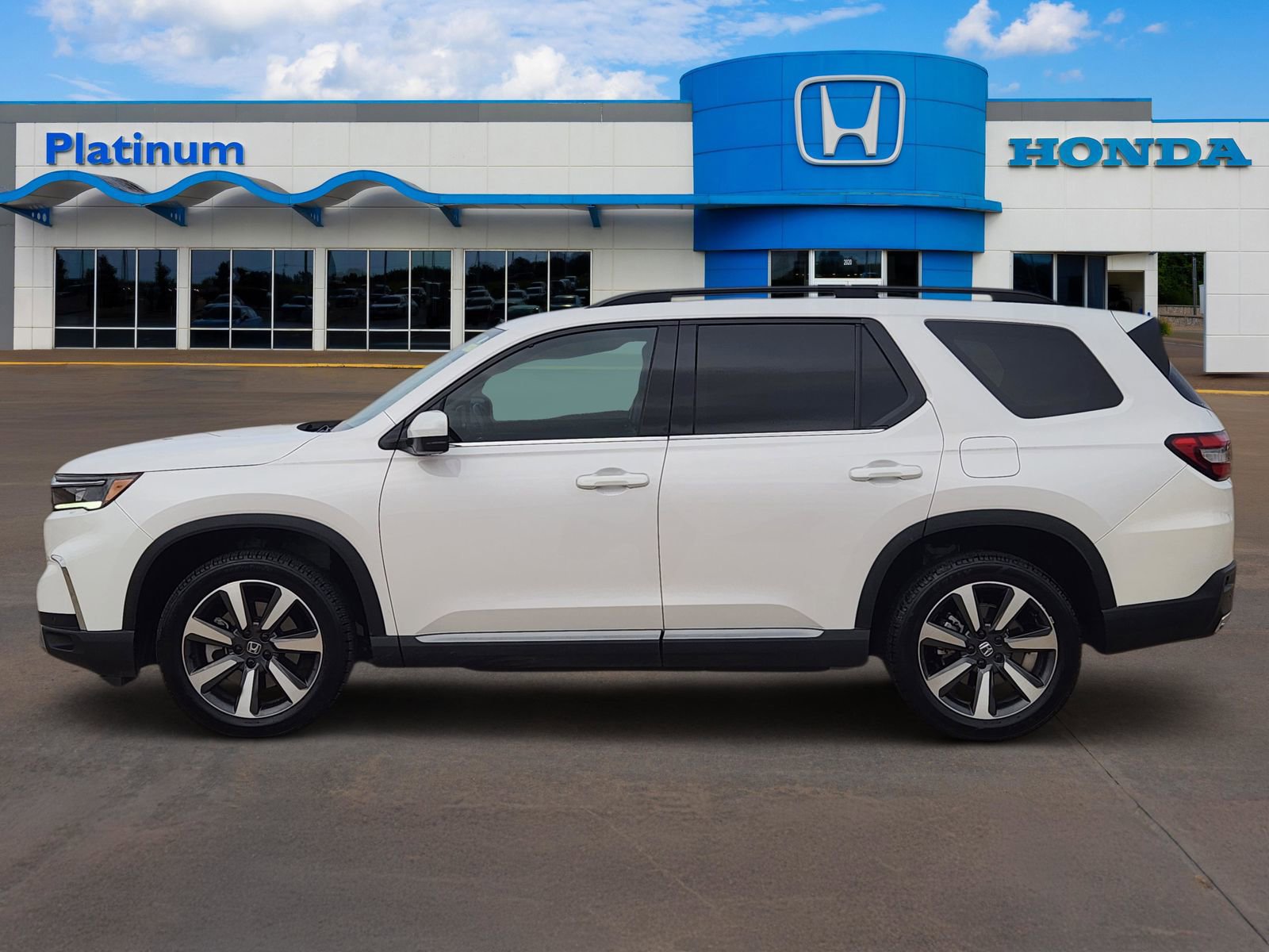 Certified 2024 Honda Pilot Touring image 3