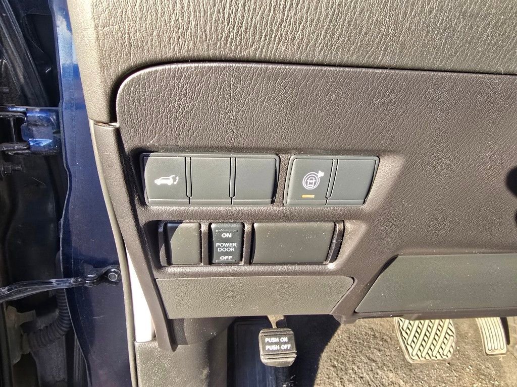 Used 2017 Nissan Armada Platinum w/ Captain Seat Package image 19