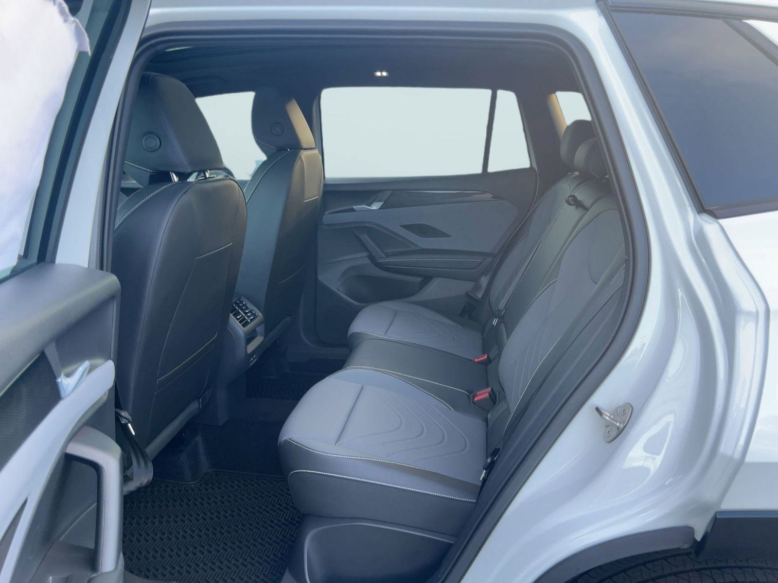 New 2026 Volkswagen Tiguan SE R-Line image 14