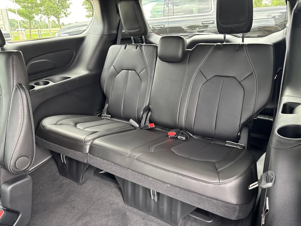 New 2027 Chrysler Pacifica Select FWD image 40