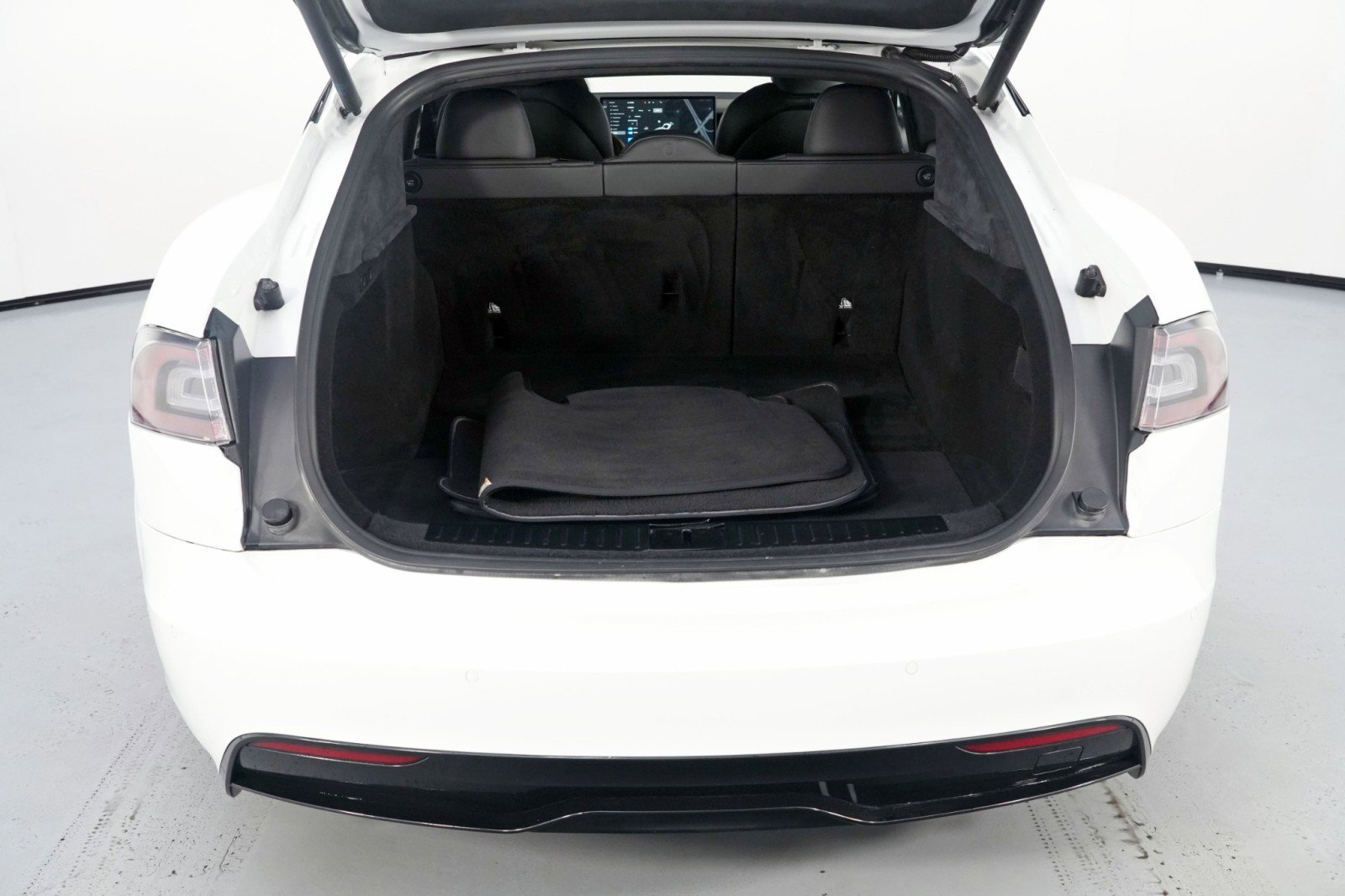 Used 2021 Tesla Model S Plaid image 10