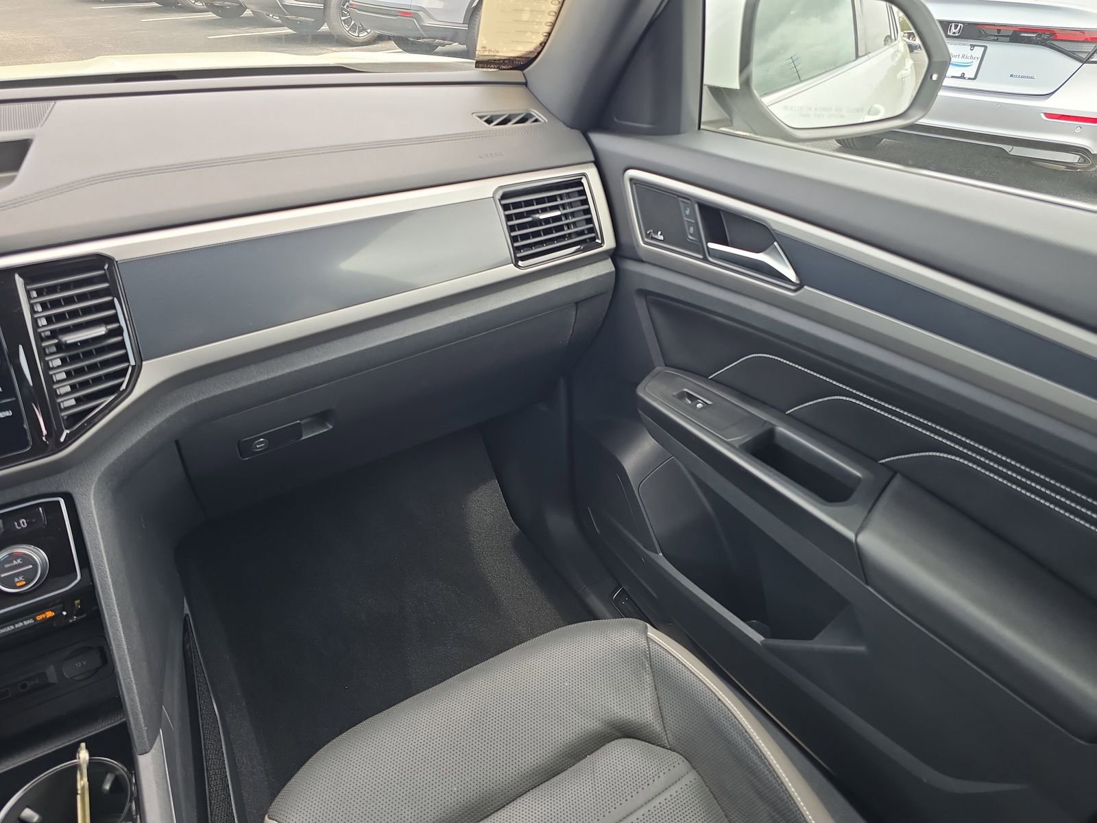 Used 2020 Volkswagen Atlas Cross Sport SEL Premium image 12