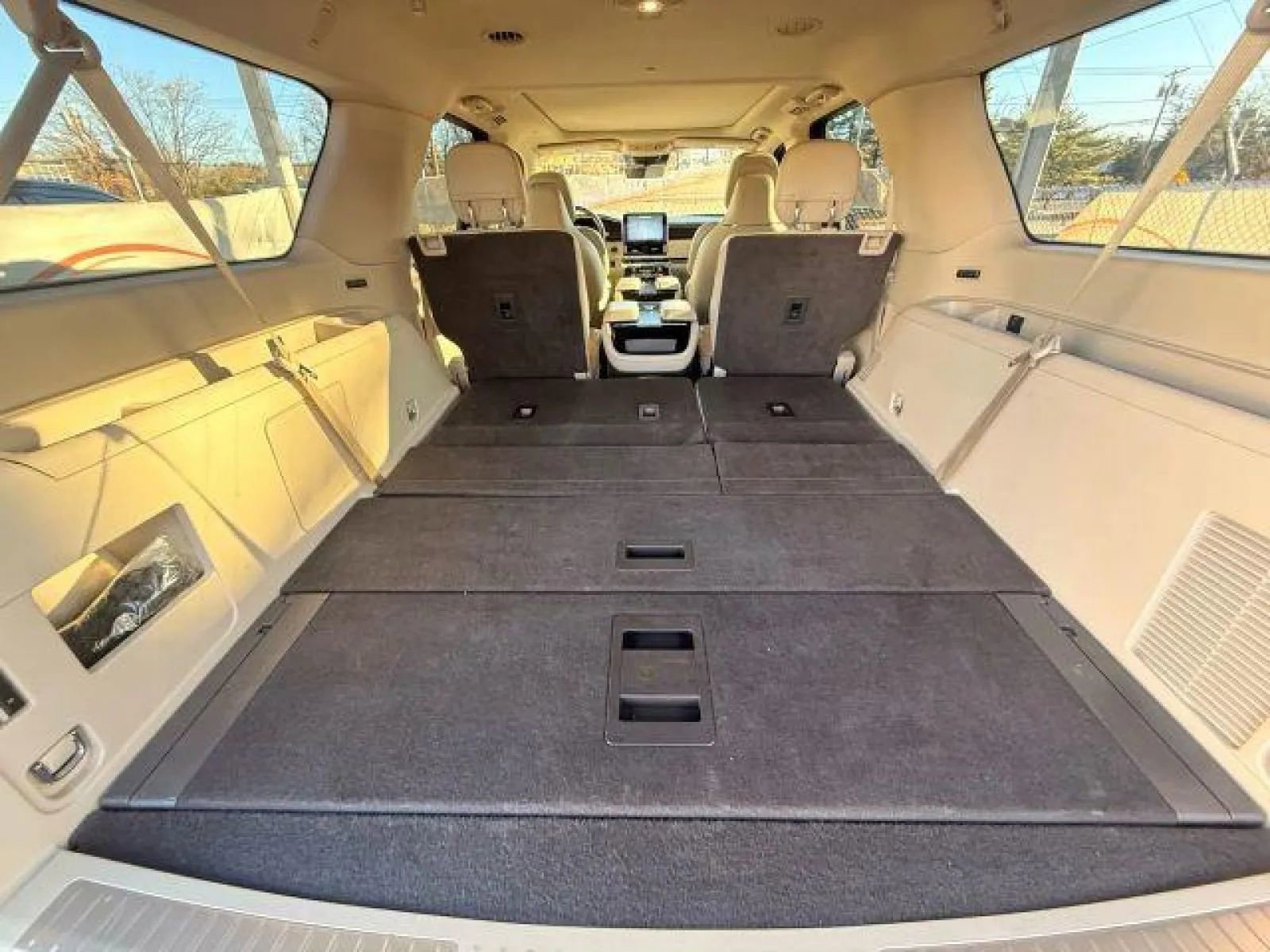 Used 2018 Lincoln Navigator L Reserve w/ Technology Package image 19