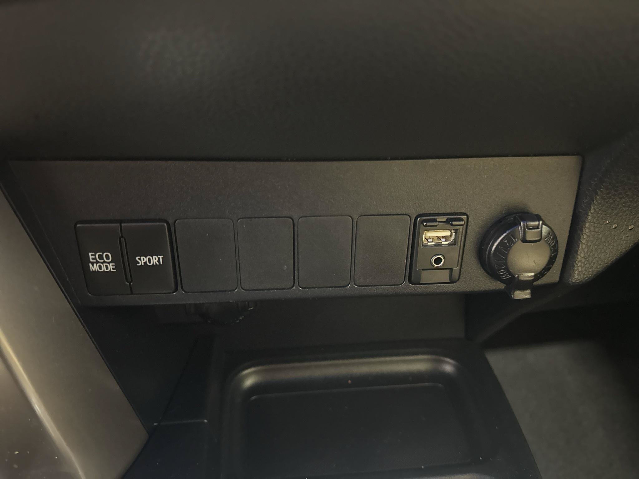 Used 2017 Toyota RAV4 XLE FWD image 16