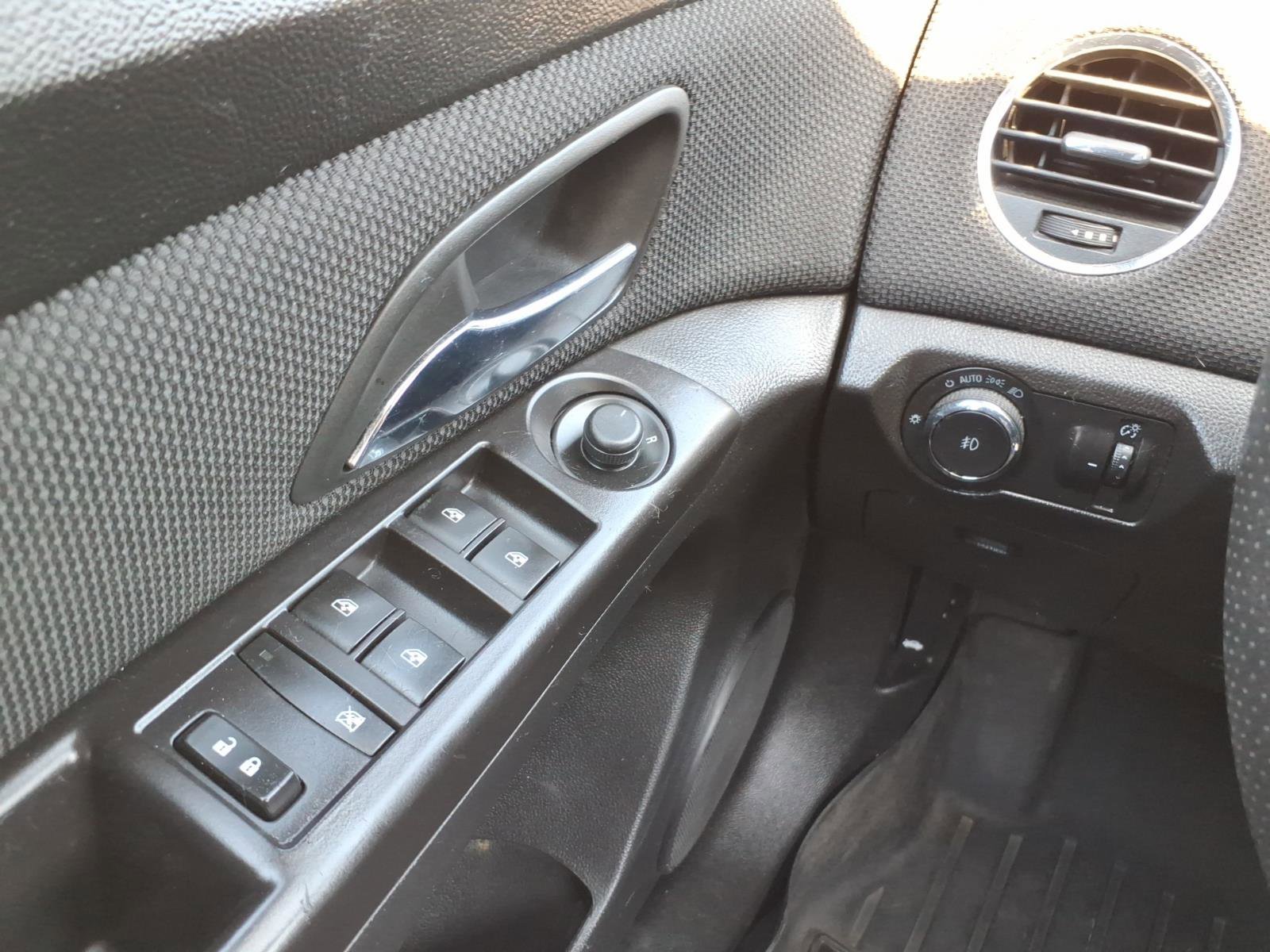 Used 2016 Chevrolet Cruze LT FWD image 19