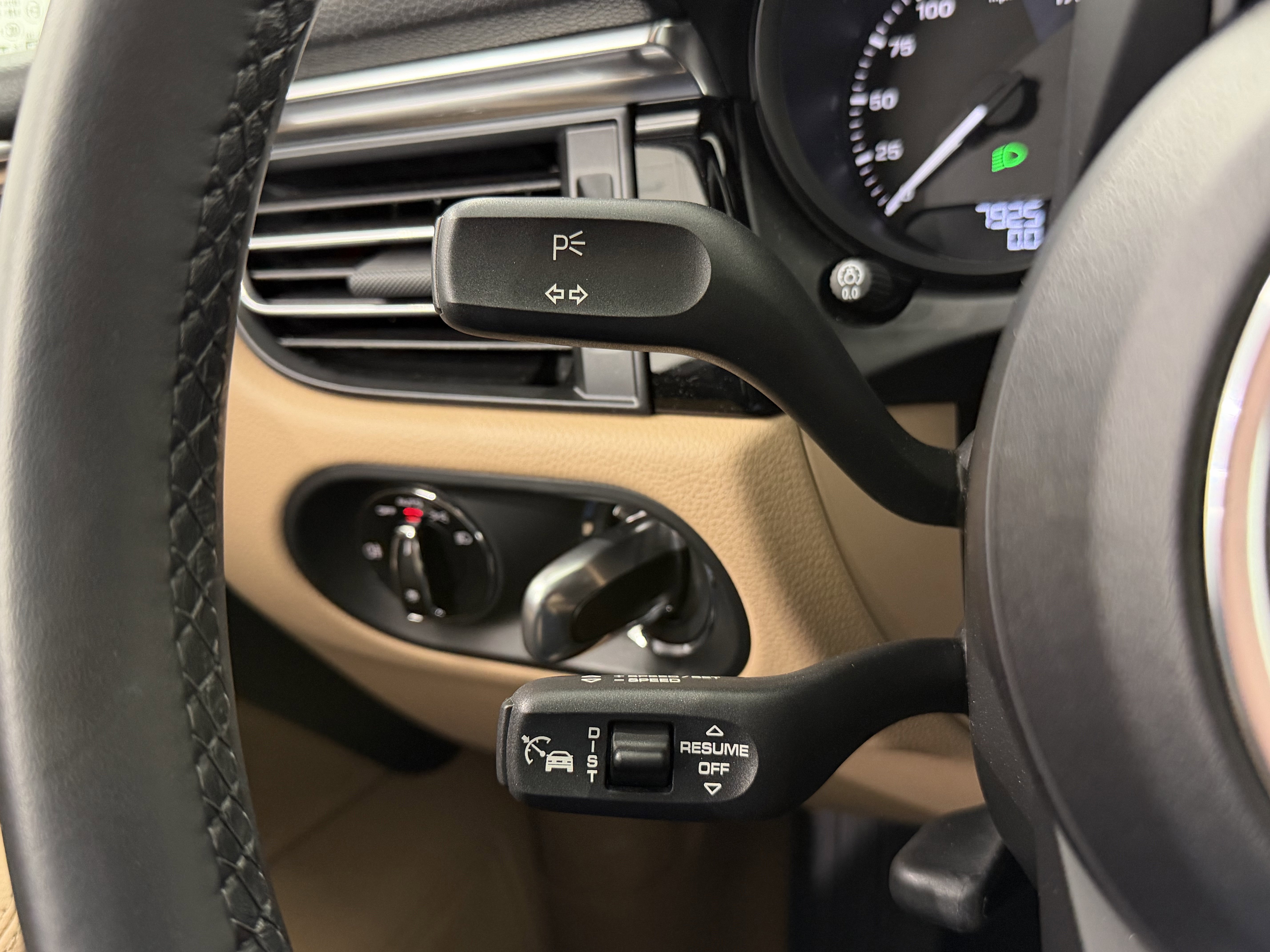 Certified 2025 Porsche Macan image 43