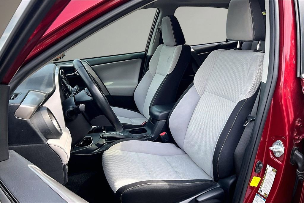 Used 2018 Toyota RAV4 XLE AWD/4WD image 19