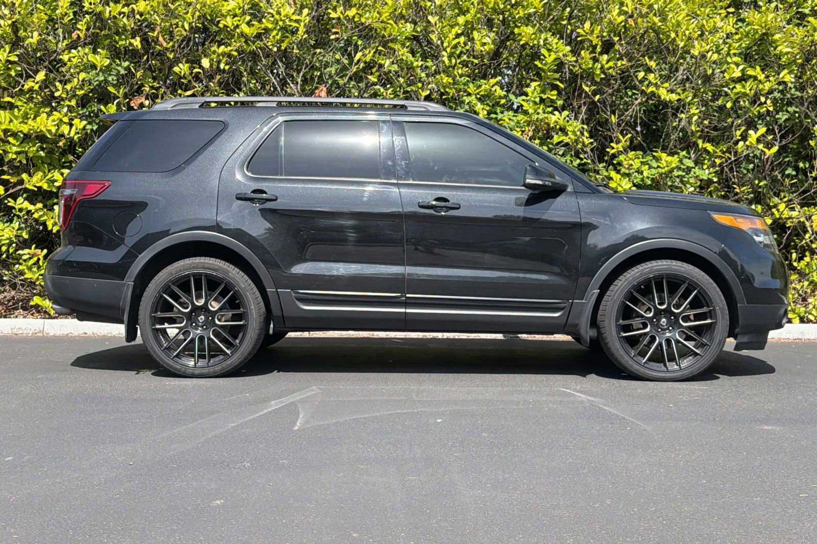 Used 2015 Ford Explorer Sport w/ Equipment Group 401A AWD/4WD image 3