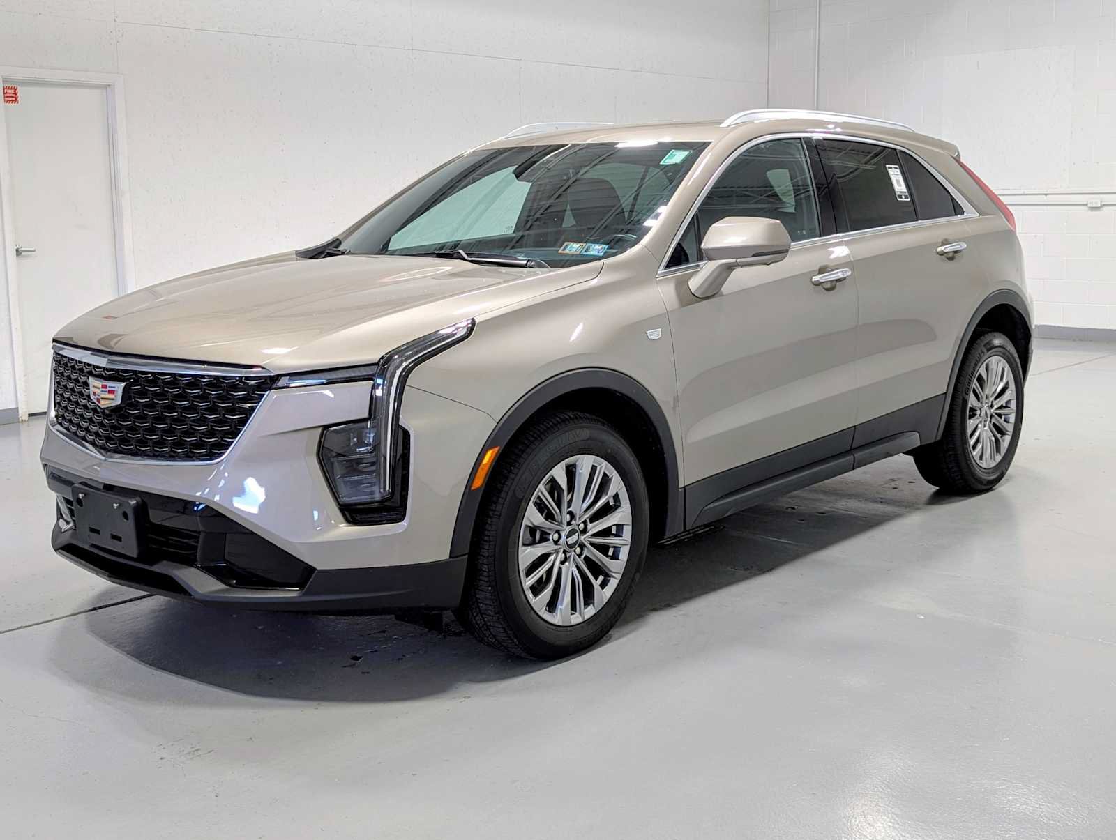 Certified 2025 Cadillac XT4 Premium Luxury AWD/4WD image 1
