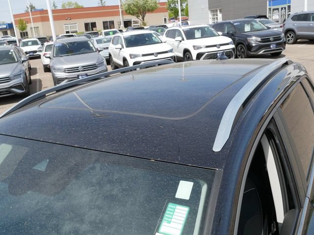 Certified 2023 Volkswagen Taos SE w/ Panoramic Sunroof Package AWD/4WD image 11