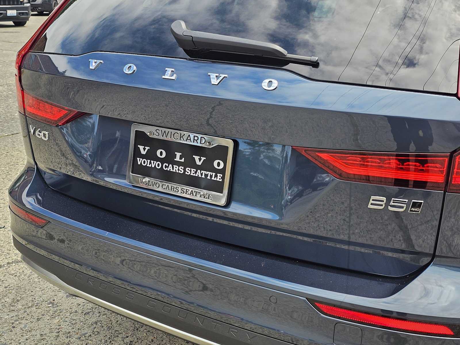 New 2026 Volvo V60 B5 Cross Country Plus w/ Climate Package AWD/4WD image 15