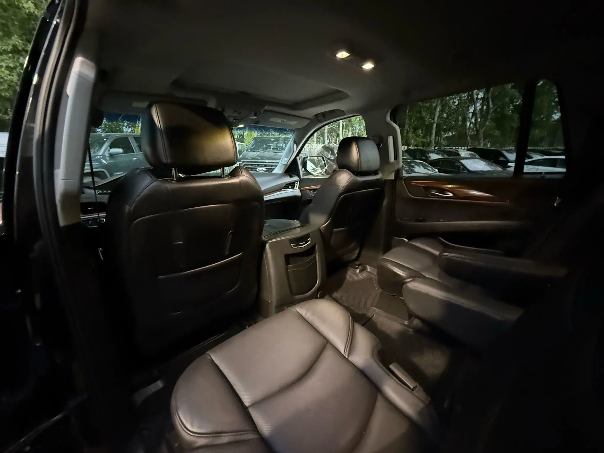 Used 2016 Cadillac Escalade Luxury image 19