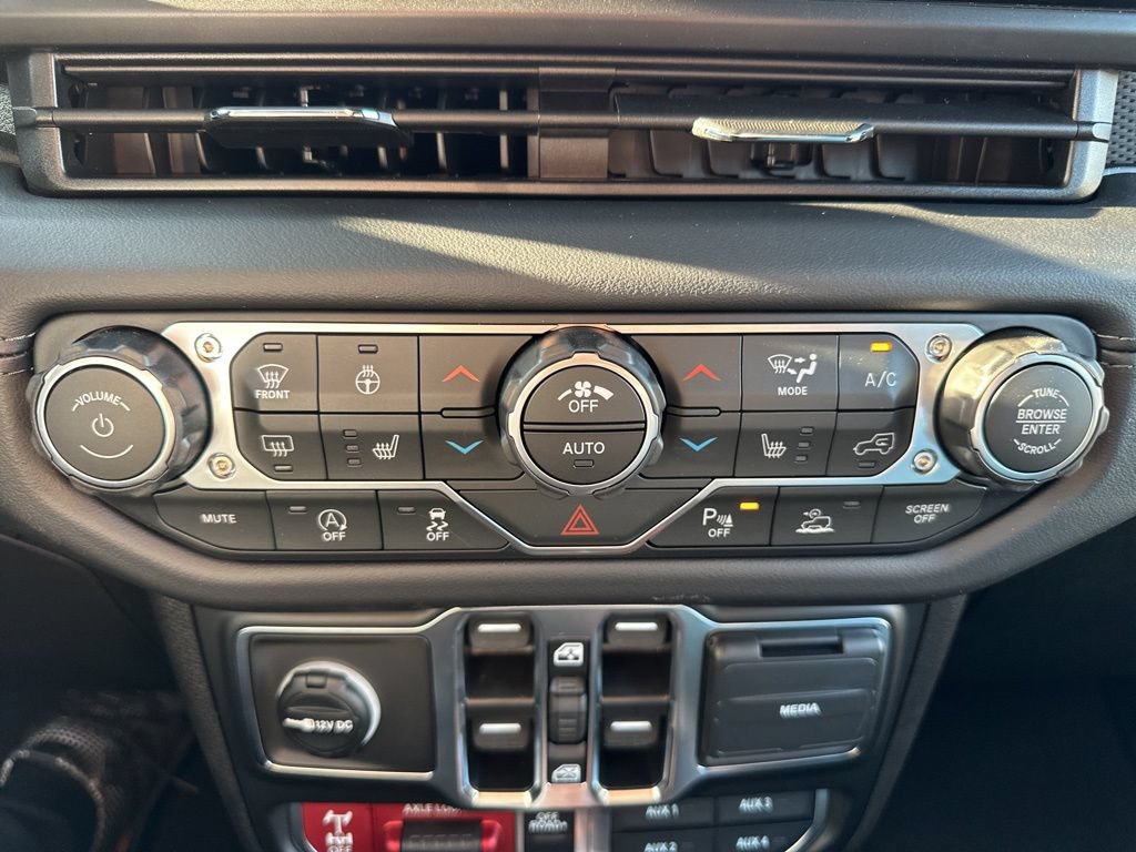 New 2026 Jeep Gladiator Mojave w/ Safety Group AWD/4WD image 4