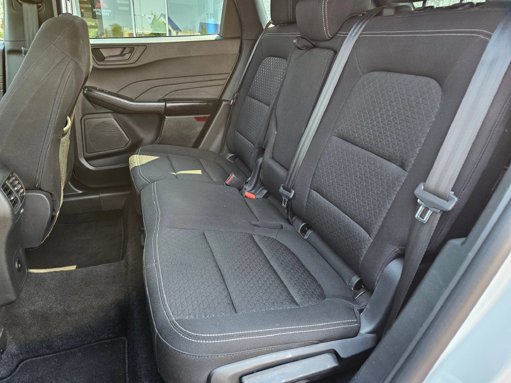 Used 2025 Ford Escape Active AWD/4WD image 19
