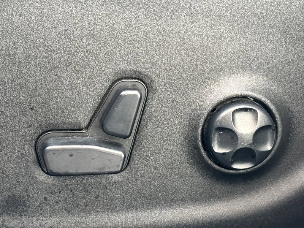 Used 2016 Jeep Cherokee Limited image 9