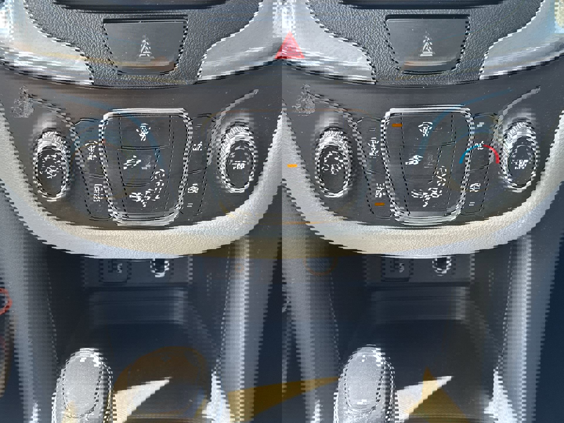 Used 2018 Chevrolet Equinox LS image 18