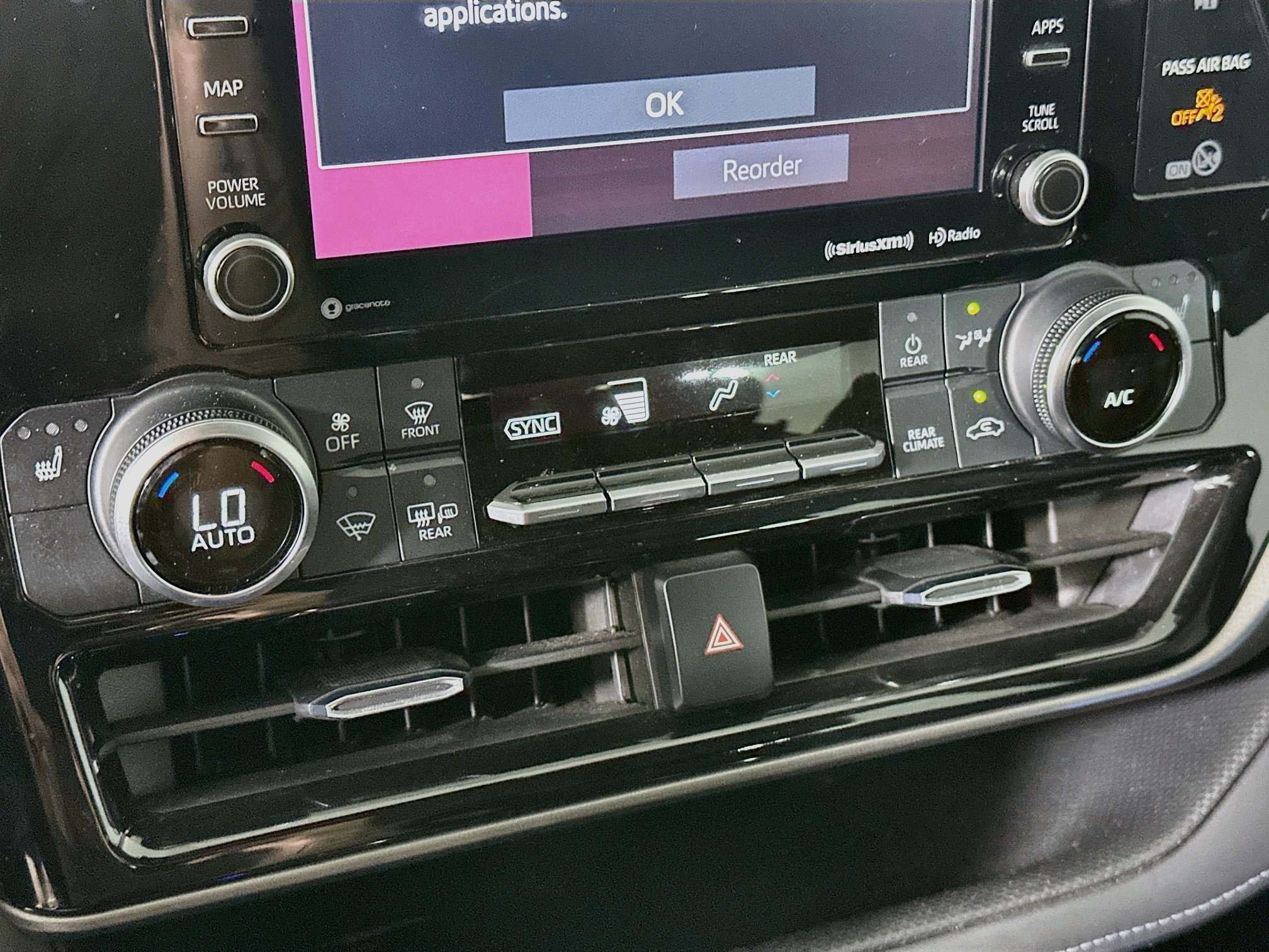 Used 2021 Toyota Highlander XLE FWD image 24