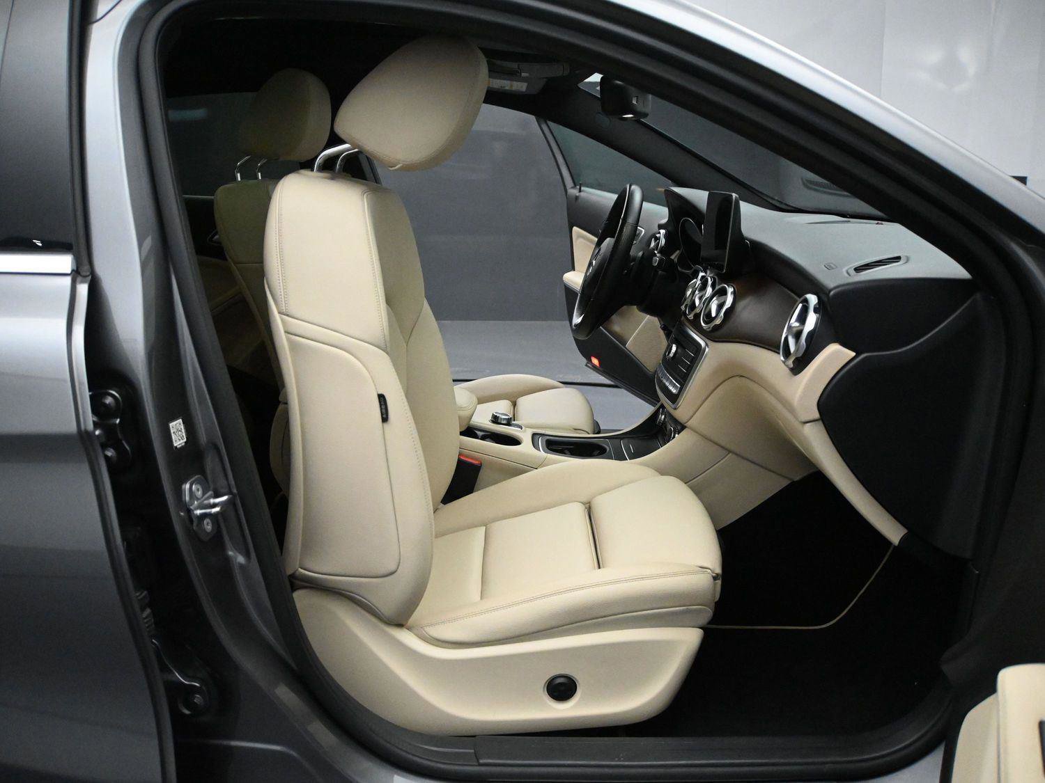 Used 2020 Mercedes-Benz GLA 250 4MATIC image 16