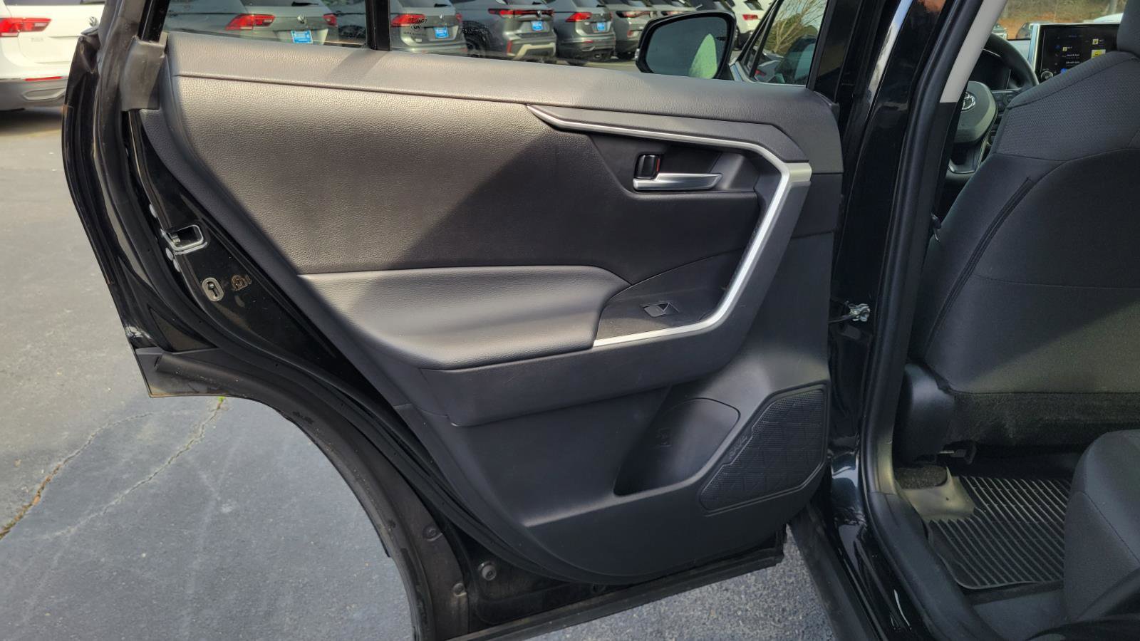 Used 2023 Toyota RAV4 XLE w/ Convenience Package image 31