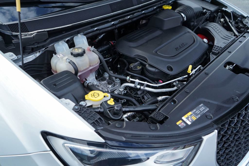 Used 2024 Chrysler Pacifica Limited image 35