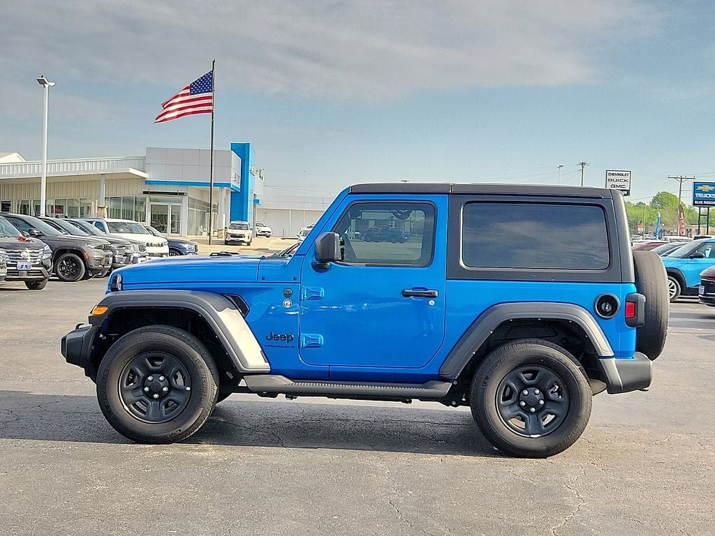 Used 2023 Jeep Wrangler Sport AWD/4WD image 3