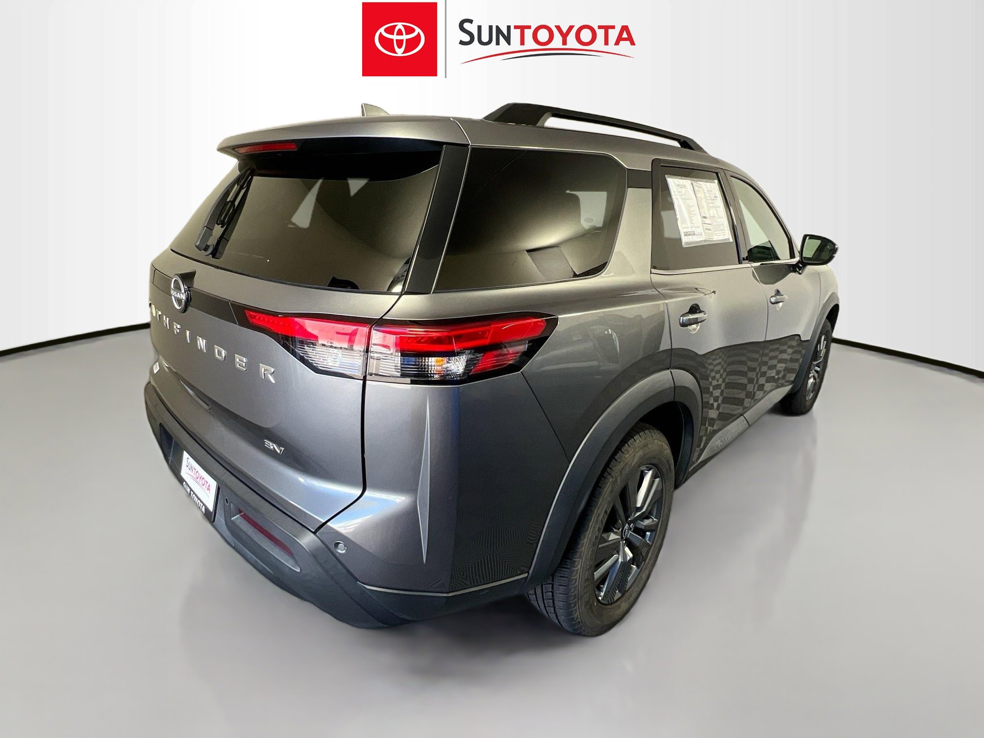 Used 2023 Nissan Pathfinder SV image 4