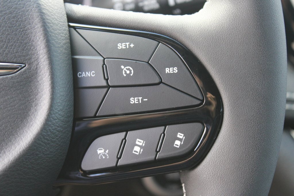 New 2026 Chrysler Pacifica Select w/ S Appearance Package image 15