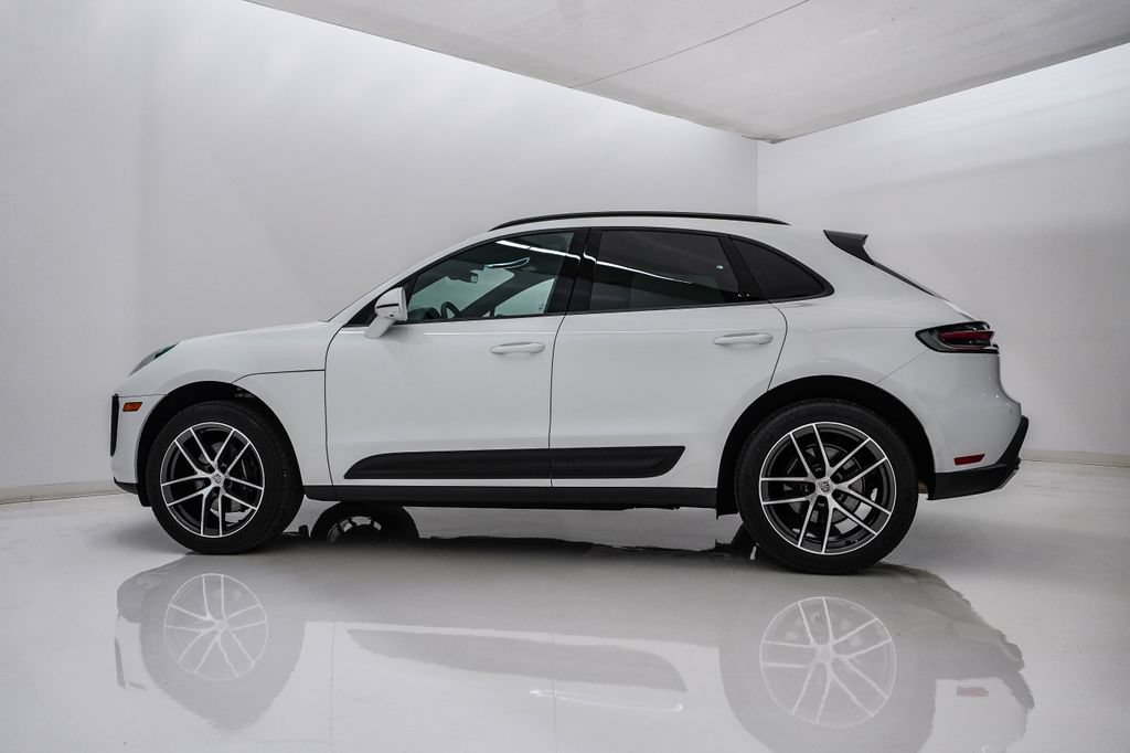 Certified 2025 Porsche Macan AWD/4WD image 2