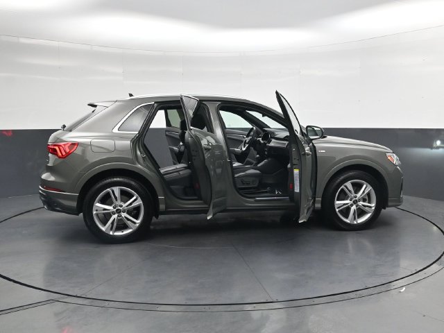 Used 2022 Audi Q3 2.0T Premium Plus AWD/4WD image 38