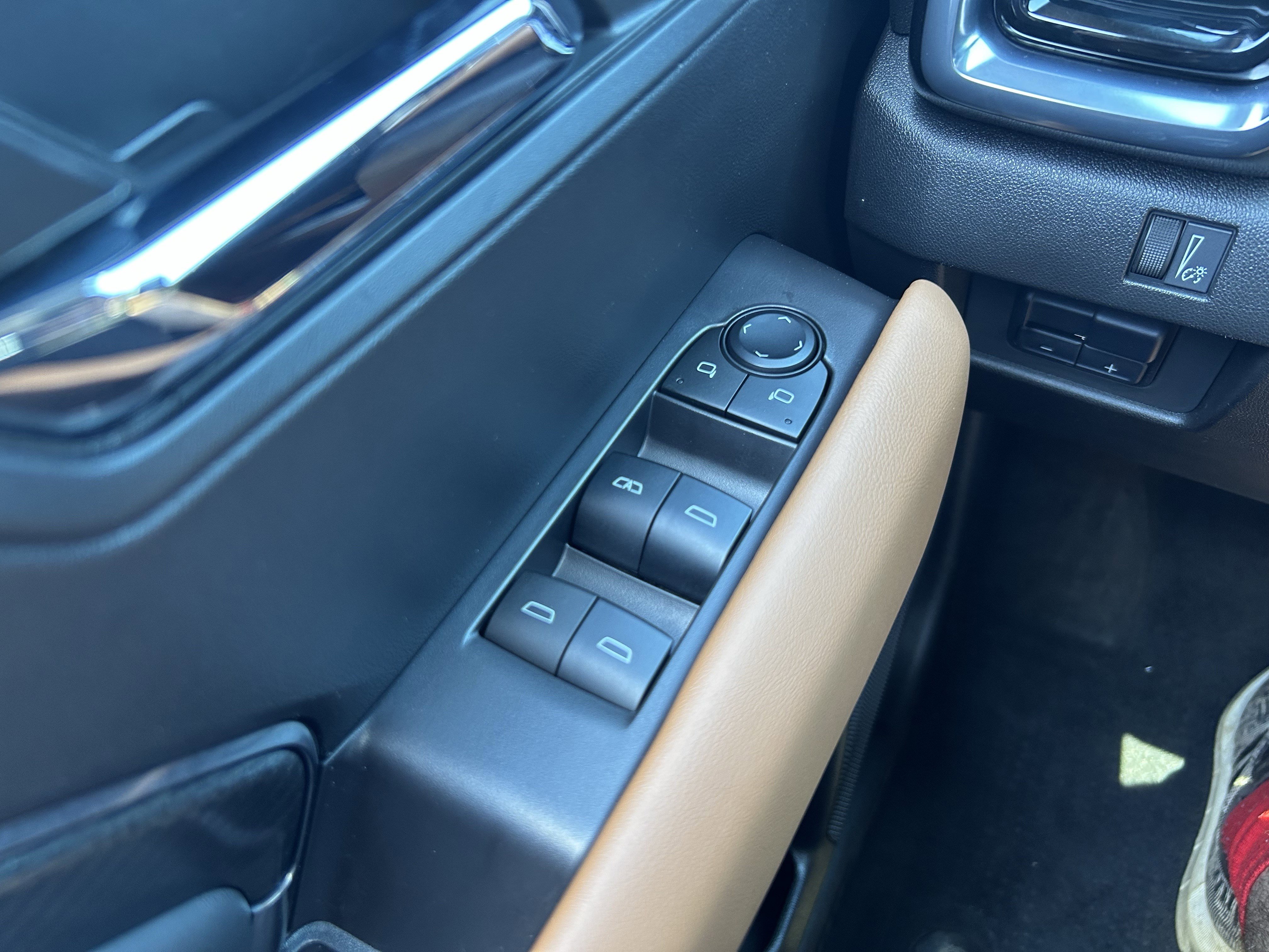 Used 2024 GMC Canyon AT4 w/ Canyon Safety Plus Package image 21