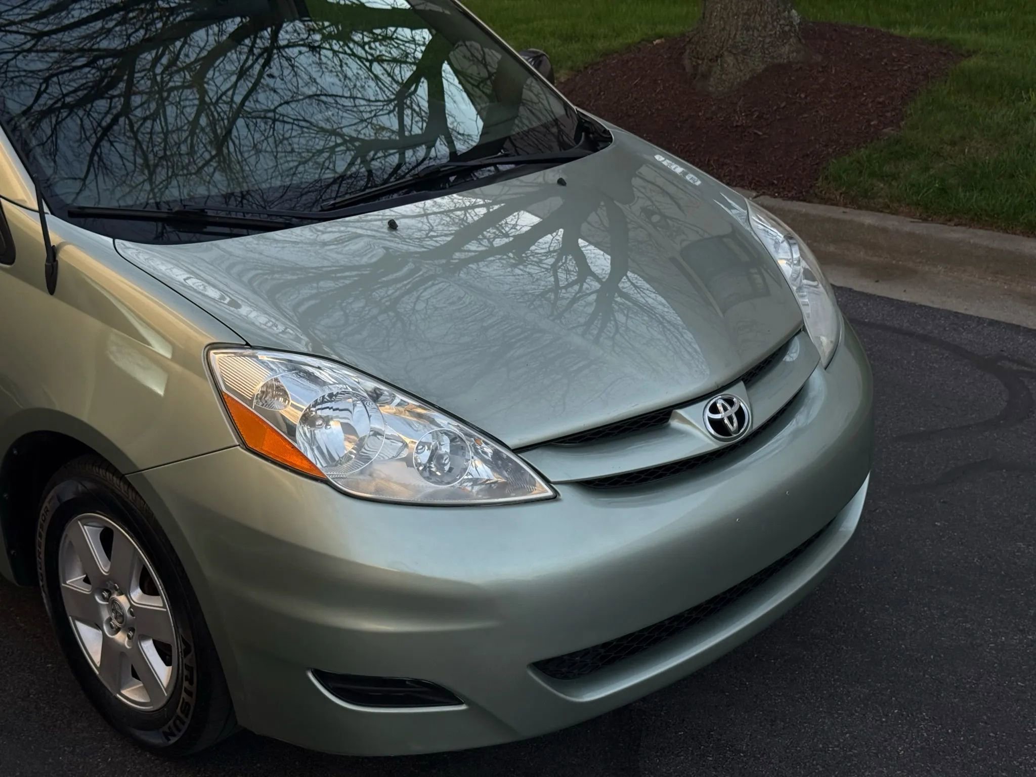 Used 2010 Toyota Sienna LE image 12