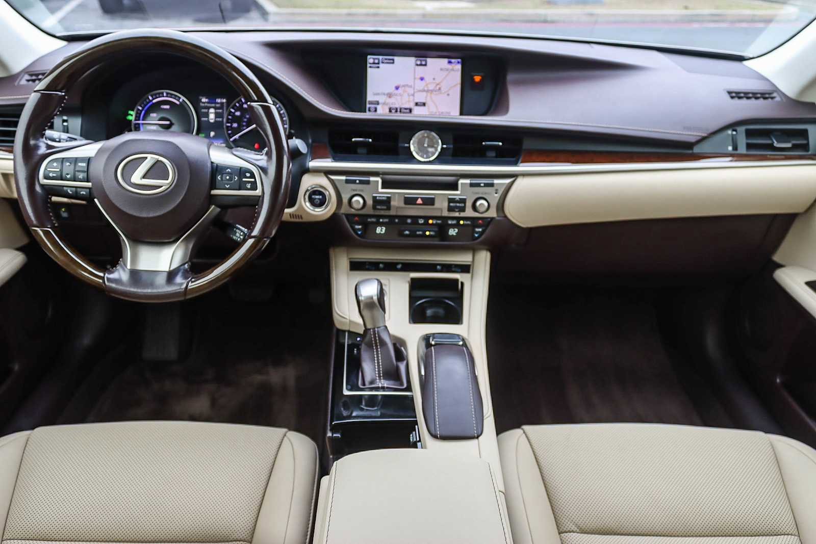 Used 2016 Lexus ES 300h image 11