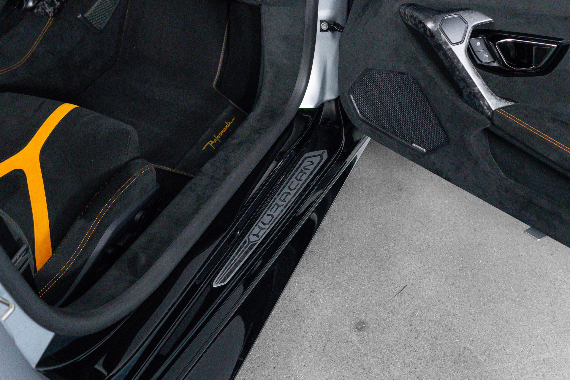 Used 2018 Lamborghini Huracan Performante AWD/4WD image 61