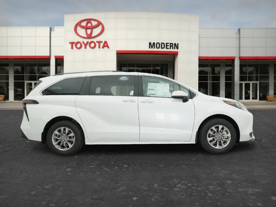 New 2026 Toyota Sienna XLE FWD image 15