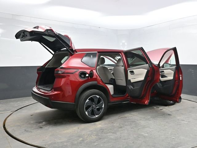 Used 2025 Nissan Rogue SV AWD/4WD image 43