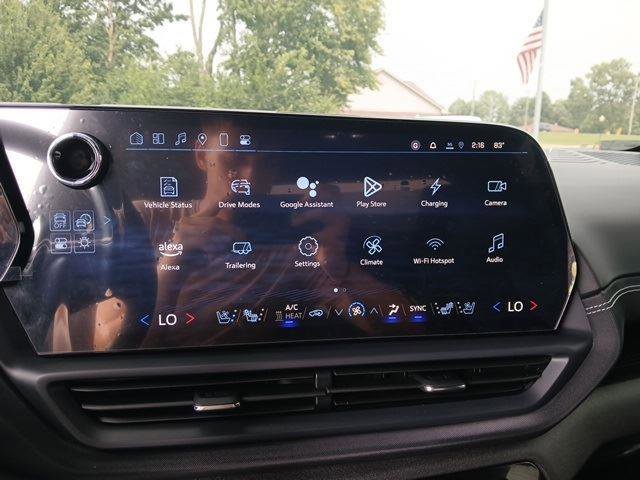 New 2025 Chevrolet Silverado EV LT image 19