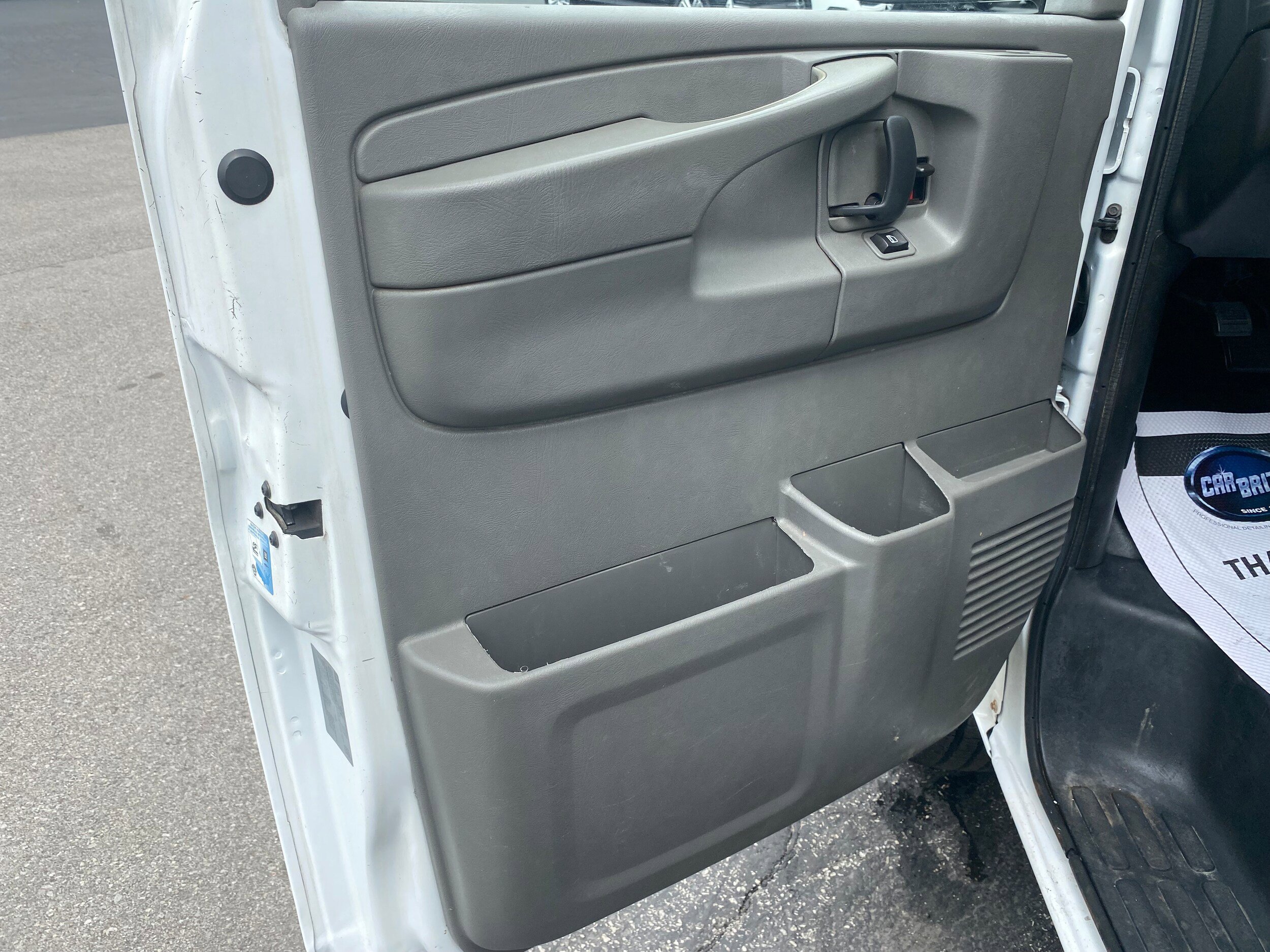 Used 2013 Chevrolet Express 2500 RWD image 9