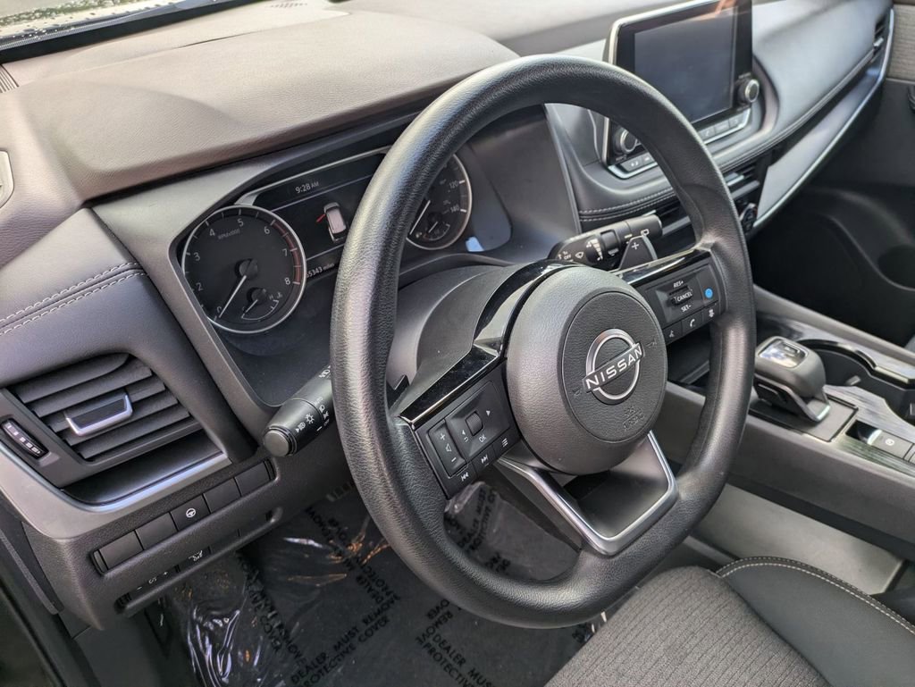 Used 2023 Nissan Rogue SV image 16
