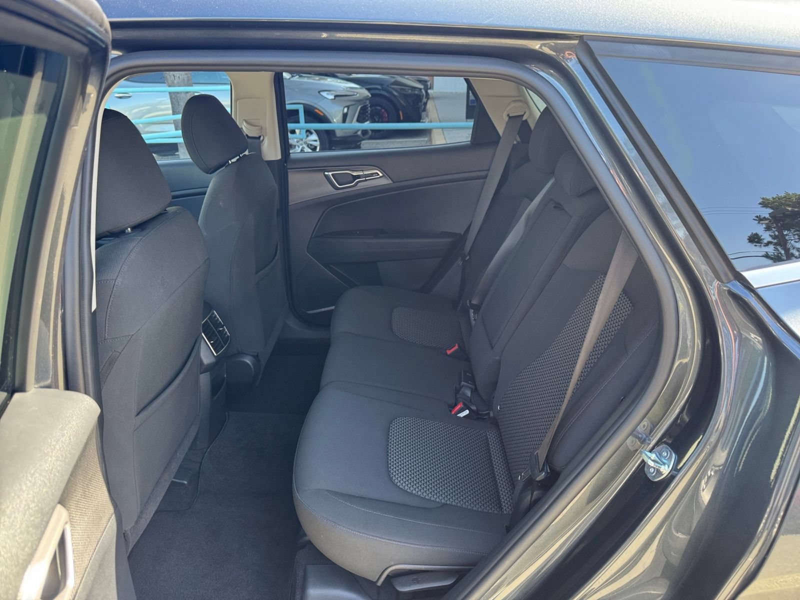 Used 2025 Kia Sportage LX FWD image 24