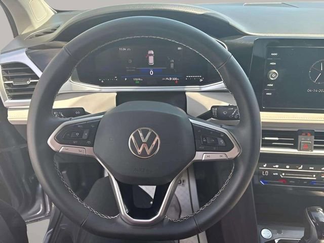 Used 2025 Volkswagen Taos SE AWD/4WD image 8