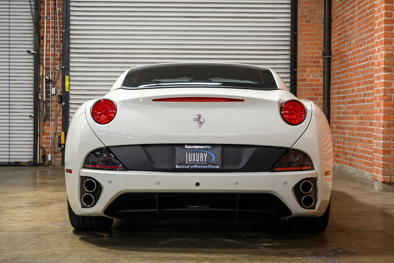 Used 2014 Ferrari California image 9