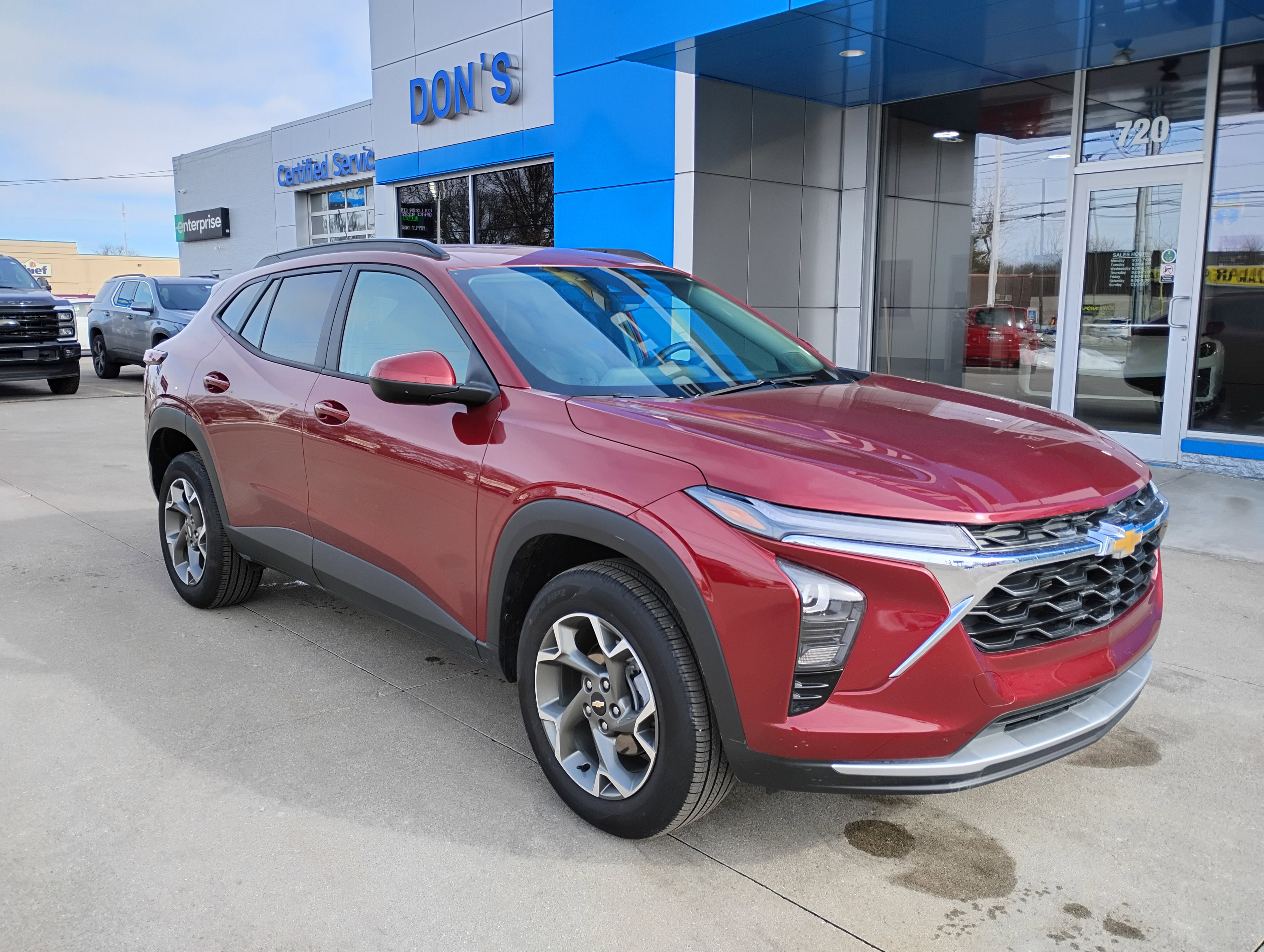 Used 2025 Chevrolet Trax LT w/ LT Convenience Package image 3