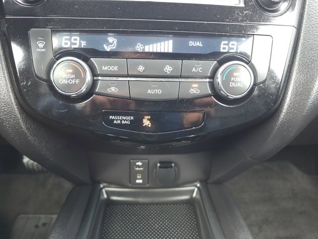 Used 2015 Nissan Rogue SL image 18